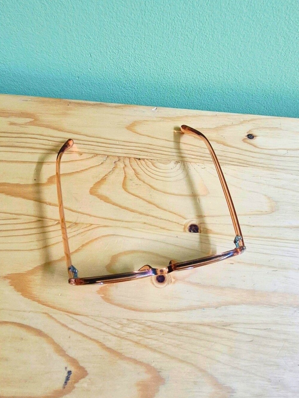 Aerie Skinny Oval Sunglasses – Translucent Peach / Amber - Picture 3 of 5